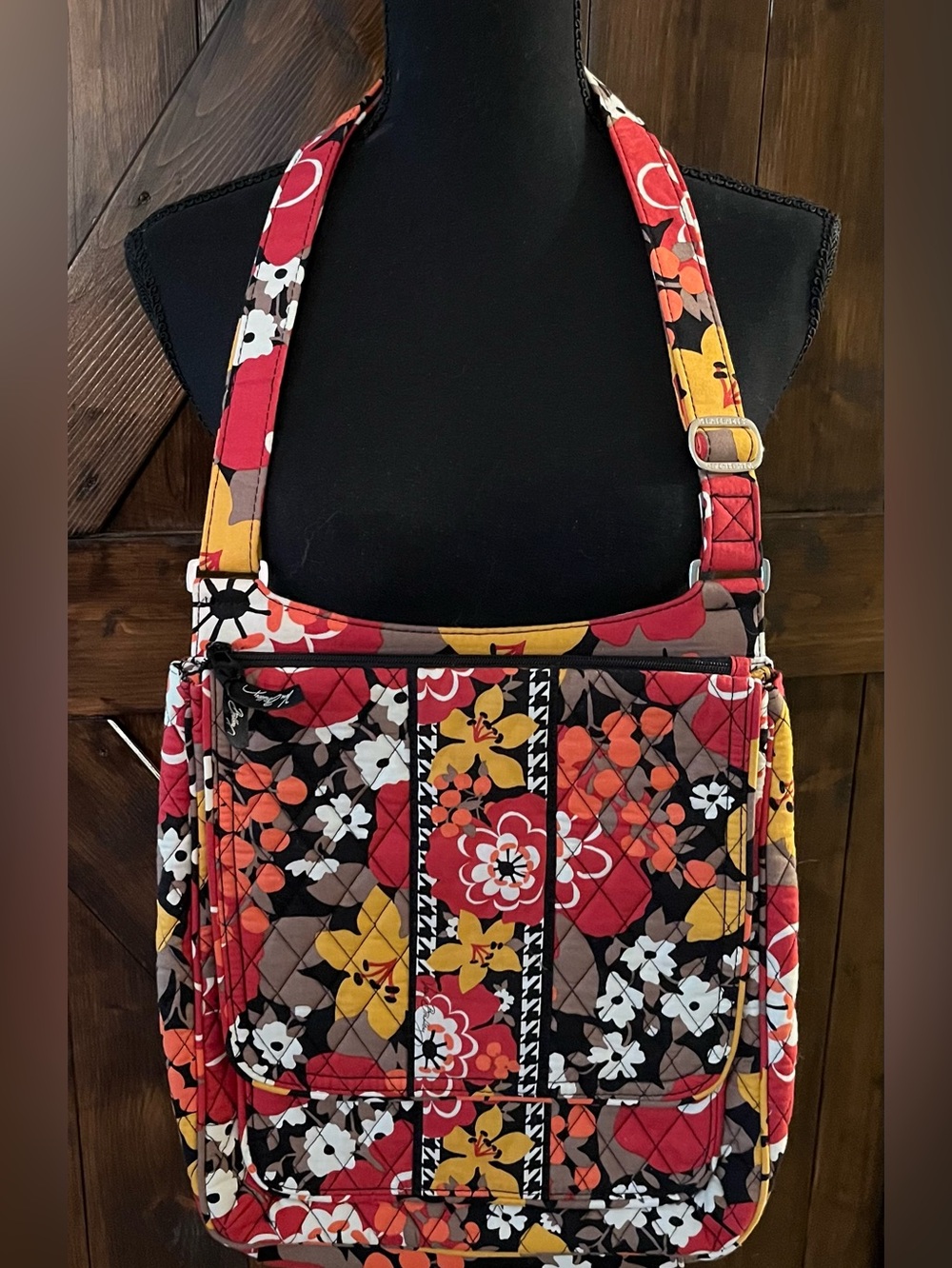 Vera Bradley Bittersweet Quilted Crossbody Mailbag Purse in Excellent Condition
